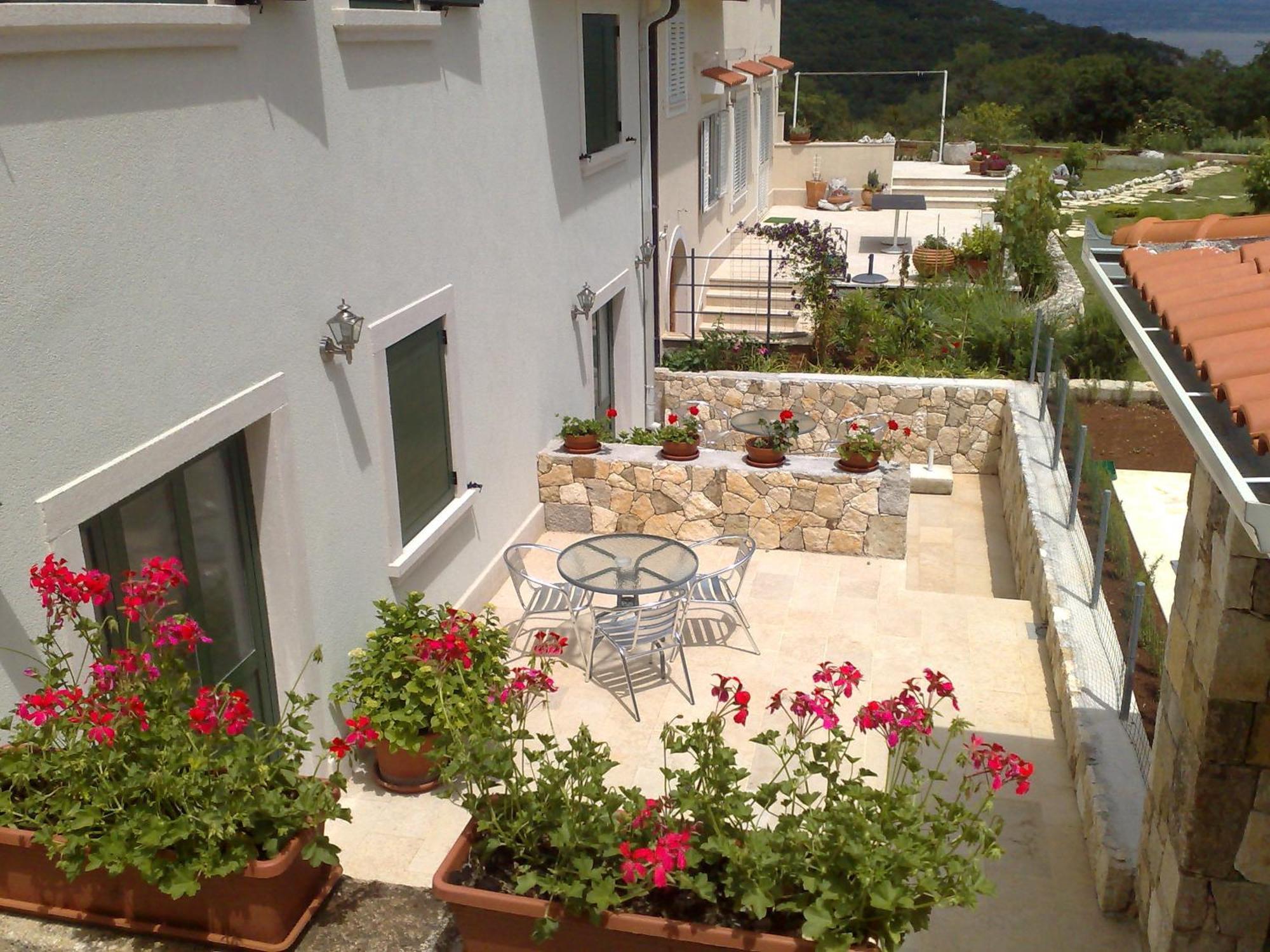 Apartments Villa Ina Brseč Exteriör bild