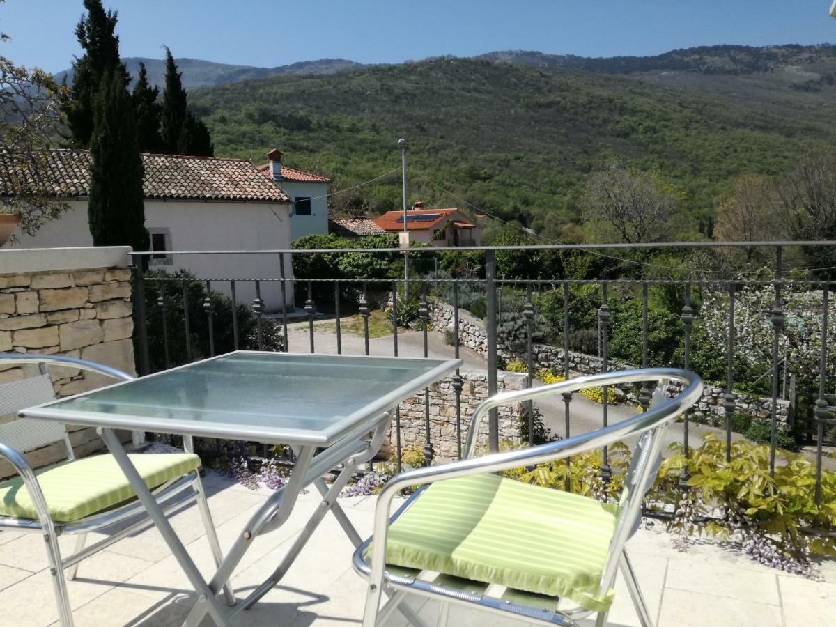 Apartments Villa Ina Brseč Exteriör bild